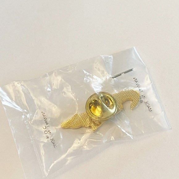 Vintage AT&T Pioneers Chapter 109 Alligator Enamel Pin - Picture 2 of 2